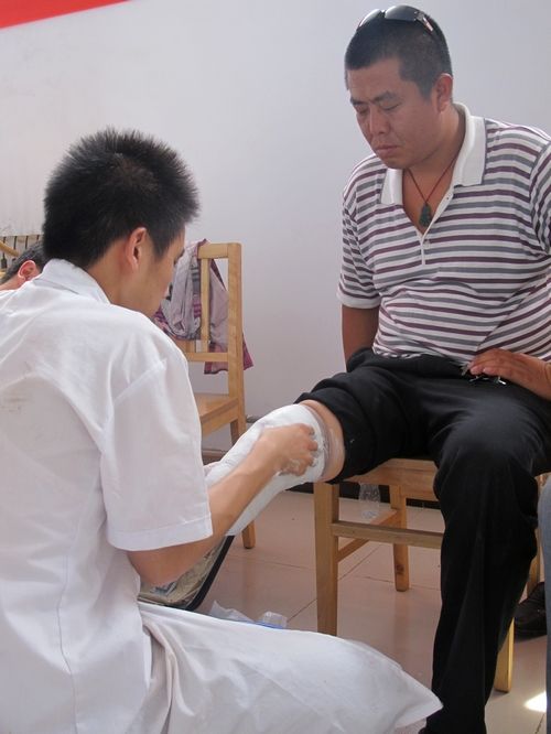 大腿假肢價(jià)格及大腿假體由哪些部分組裝而成(圖1) 大腿假肢價(jià)格及大腿假體由哪些部分組裝而成(圖1)